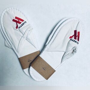 2 new pair - MARRIOTT hotel slippers with embroidered red logo - one size 29cm